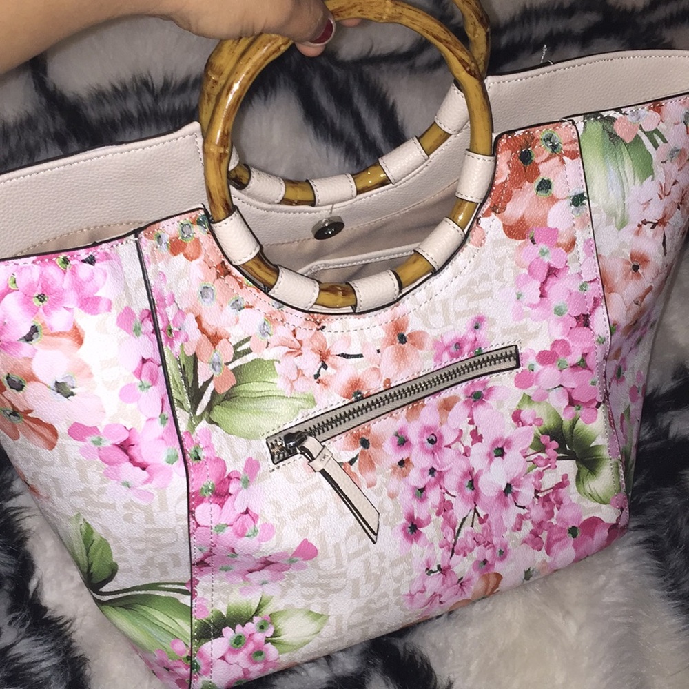 Selling Dana Buchanan Purse